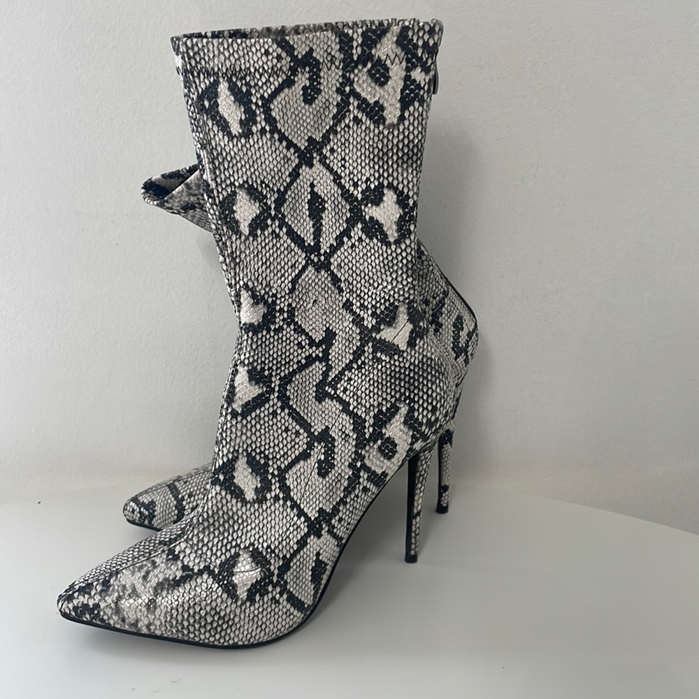 Please see all pictures and video